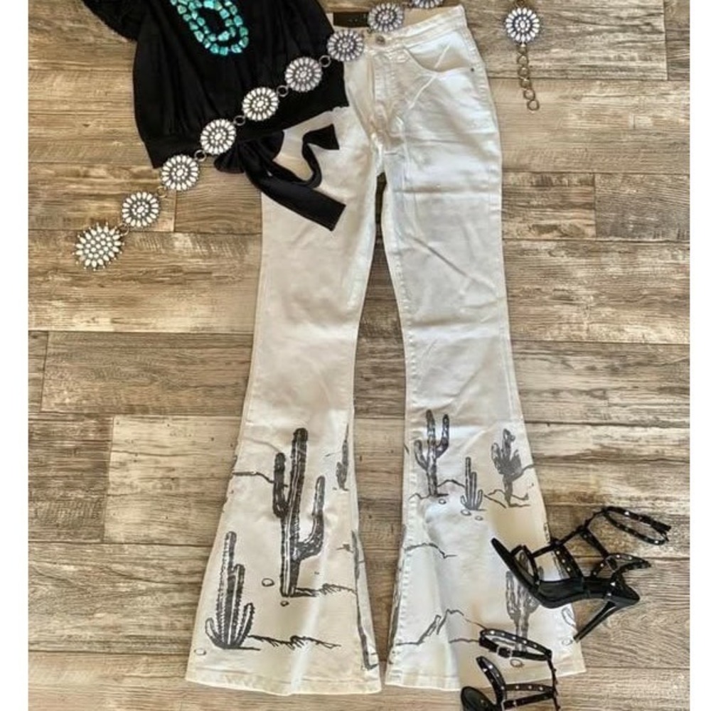 Lucky & Blessed White Cactus Print Flare Bell Bottom Western Jeans Size 6 g5